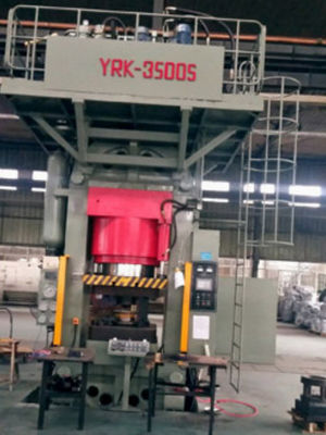 Çift tabanlı hidrolik baskı ve yakıt deposunda simüle edilen mat mattan dökme şeklinde çelik tel sarmalama