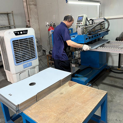 Otomatik verimli ve hassas 304 paslanmaz çelik metal plaka düz panel düz dikiş kaynak makinesi