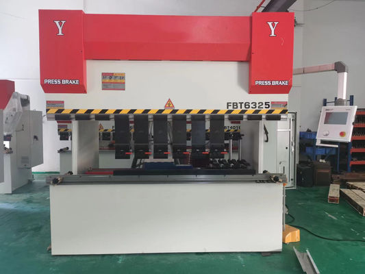 İyi fiyat Verimli, Hassas 63T Güçlü Dayanıklı Paslanmaz Çelik Yaprak Metal Eğme Makinesi çevrimiçi