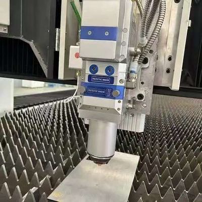Mobilya Mekanik Havacılık ve Elektronik Endüstrileri için 3KW Yüksek Güçlü Hassaslıklı CNC Metal Yaprak Lazer Kesme Makinesi