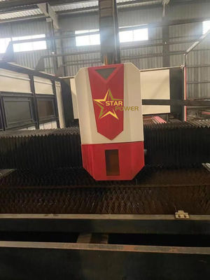 Büyük Yüksek Güçlü 3KW Precision CNC Metal Levha Lazer Kesme Makinesi