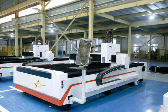Büyük Yüksek Güçlü 3KW Precision CNC Metal Levha Lazer Kesme Makinesi