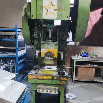 El yapımı mutfak lavabo üretimi için verimli bir şekilde işleme alınan derin boğaz yumruklu basın
