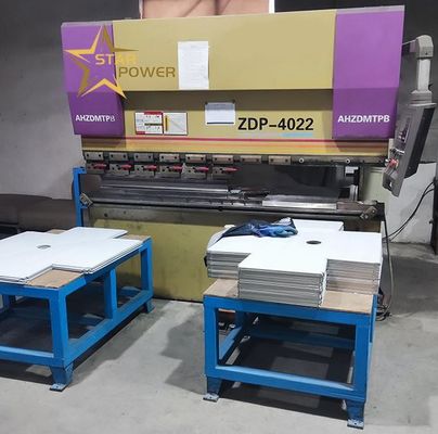 Akıllı Eğme Makinesi 1300mm Sütun Aralıkları Oluşturan Eğme Eğme