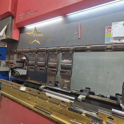 Akıllı Eğme Makinesi 1300mm Sütun Aralıkları Oluşturan Eğme Eğme