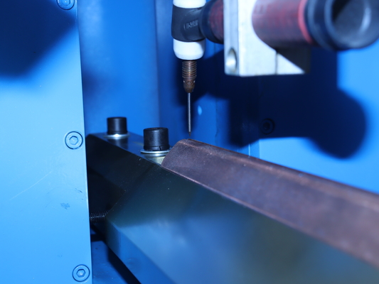 4 Eksenli CNC Hassas Kaynak Makinesi (Panel İç Kenar Uzmanı)