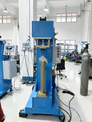 Hidrolik Köşe Formlama ve Birleştirme Makinesi