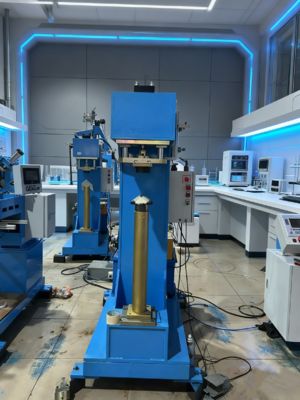 Hidrolik Köşe Formlama ve Birleştirme Makinesi