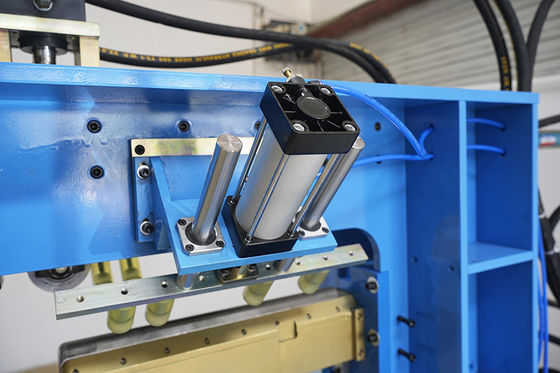 2.3KW 30MPa 0.5-1.0MPa PLC Kontrollü Yüksek Hassasiyetli Birleşim ve Açı Presleme için Mutfak Evyesi Makinesi