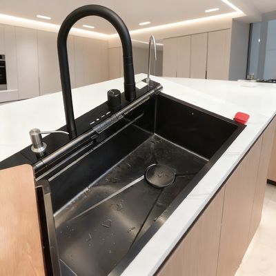 800 mm Çift Havuzlu Paslanmaz Çelik Mutfak Lavabosu Pürüzlü Bitki, Ses Susturucu Yastıklar ve Arka Çıkışlı Kanal