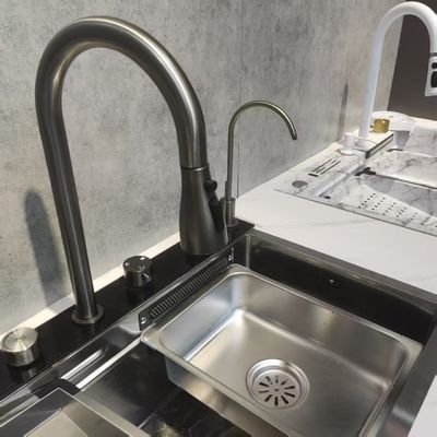 İyi fiyat El Yapımı Paslanmaz Çelik Mutfak Evyesi, Gıda Sınıfı 304/316 Paslanmaz Çelikten Üretilmiş, Kase Derinliği 250-300mm ve Panel Kalınlığı 1.2-2.0mm çevrimiçi
