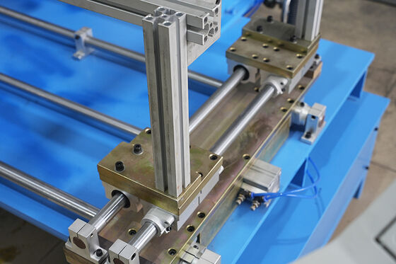 PLC CNC Sistemi ile Otomatik Dört Taraf Kaynak Makinesi ve Metal Mutfak Eşyası Panelleri için Servo Motor Konumlandırma