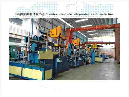 1500KN Ana Silindir Kuvveti, 30KW Motor Gücü ve Paslanmaz Çelik Mutfak Eşyası Üretimi için 700*880 MM² Çalışma Masası Olan Otomatik Kettle Üretim Makinesi