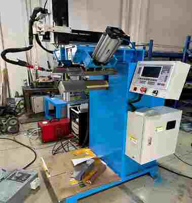 Dikey Dikişler ve Alt Köşeler için CNC Kaynak Makinesi - Özel Kaynak Makinesi